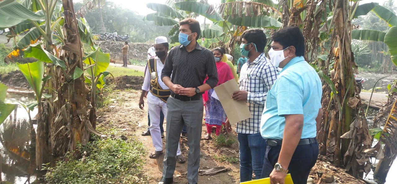 east godavari sub collector inspecting crops