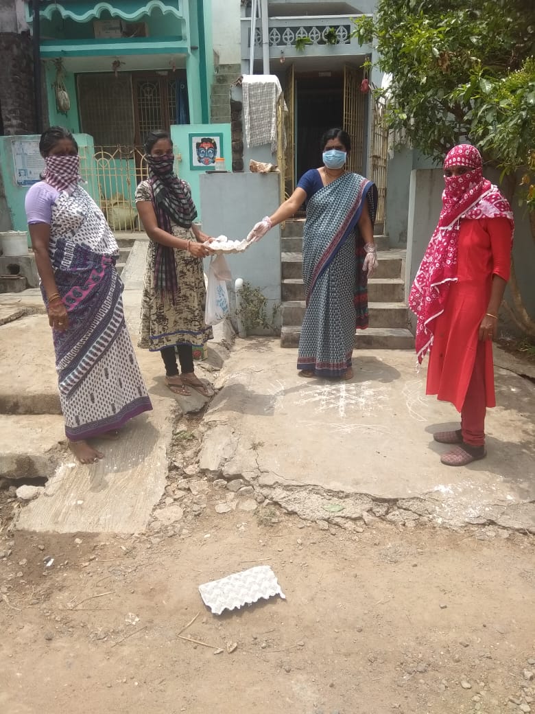 anganwadi activists giving nutritional food to door to door in amadalavalasa mandal