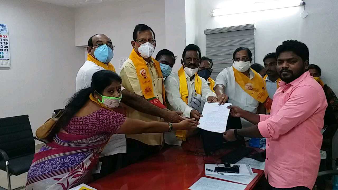 tdp protest at tanuku to decrease house taxes