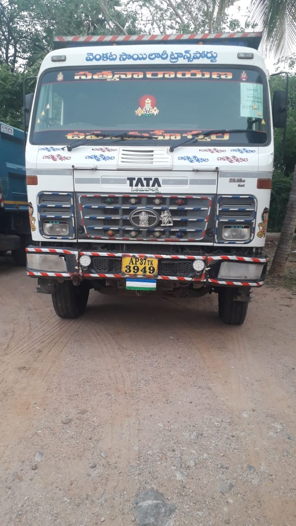 illagal sand lorries seized in polavaram mandal by police officers