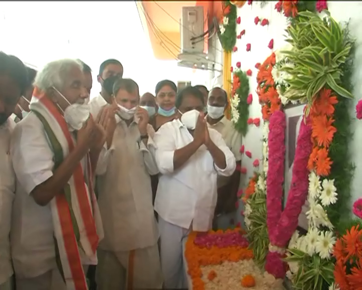 Oommen Chandy  tribute to Pv Narasimha Rao