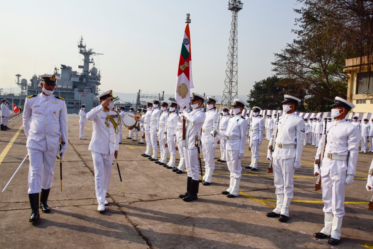 The new Commander gets a guard of honour