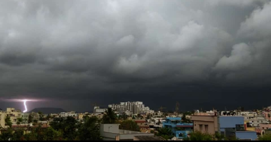 heavy rain with storm in moradabad uttar pradesh