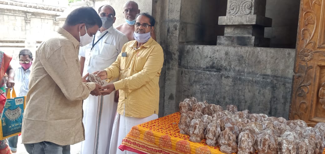 clay ganesh idols distribution in the state of andhrapradesh some districts