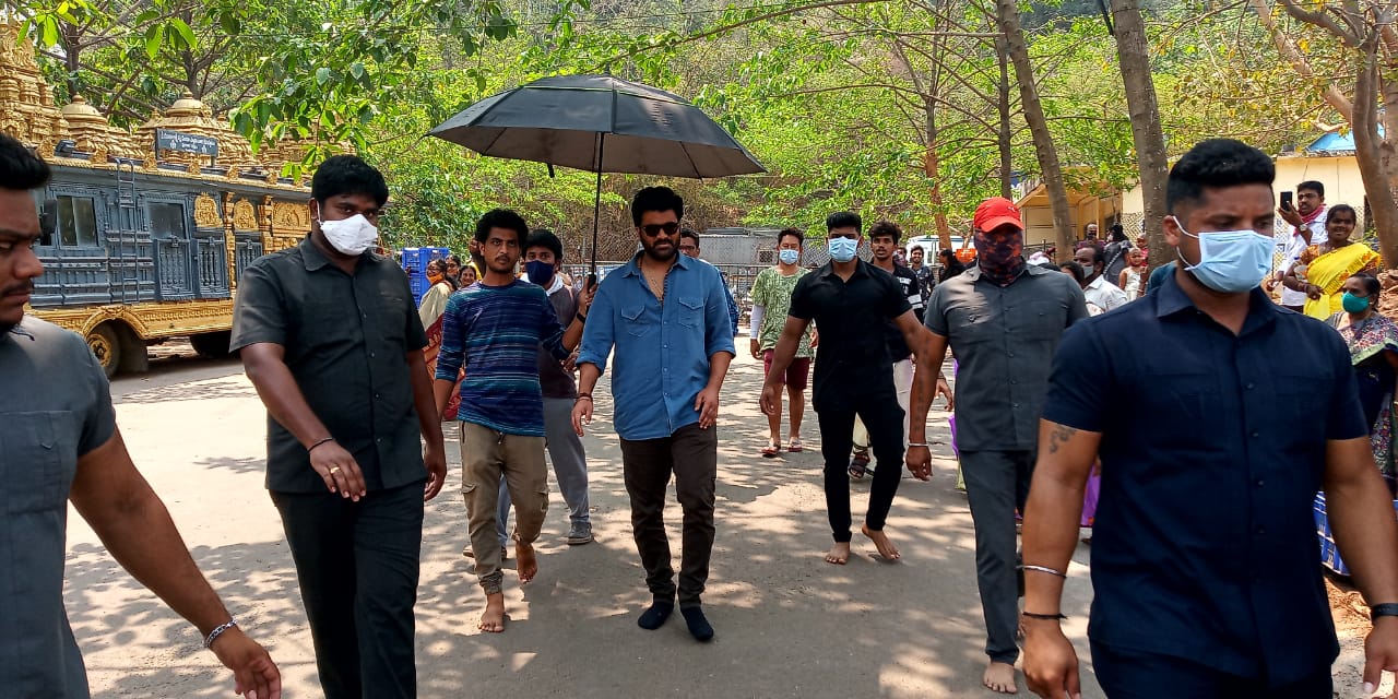 hero sharwanandh at simhachalam