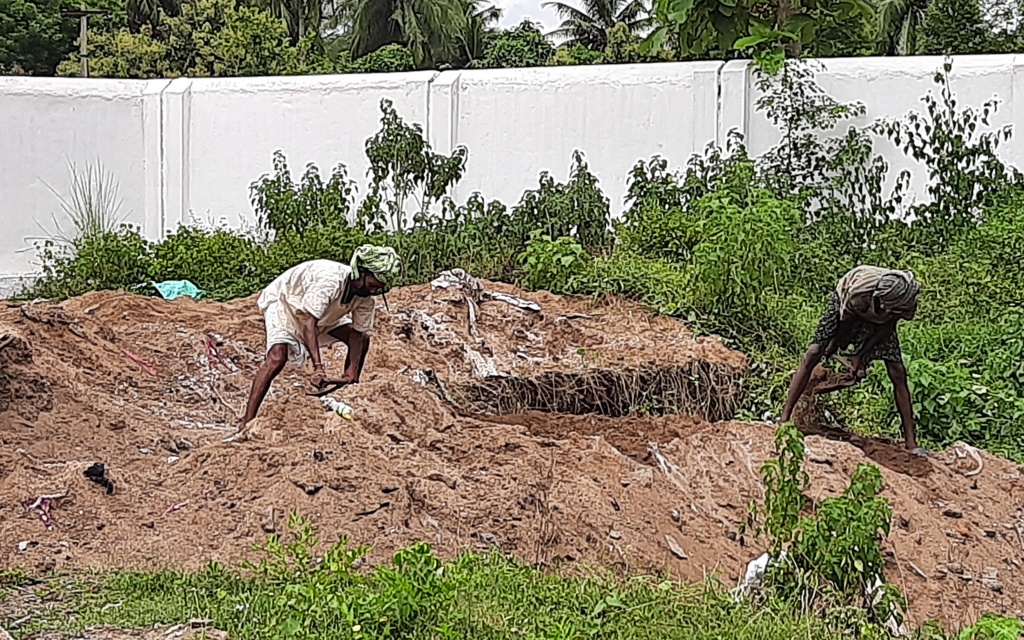 persion died with corona symptoms in saluru vizianagaram district