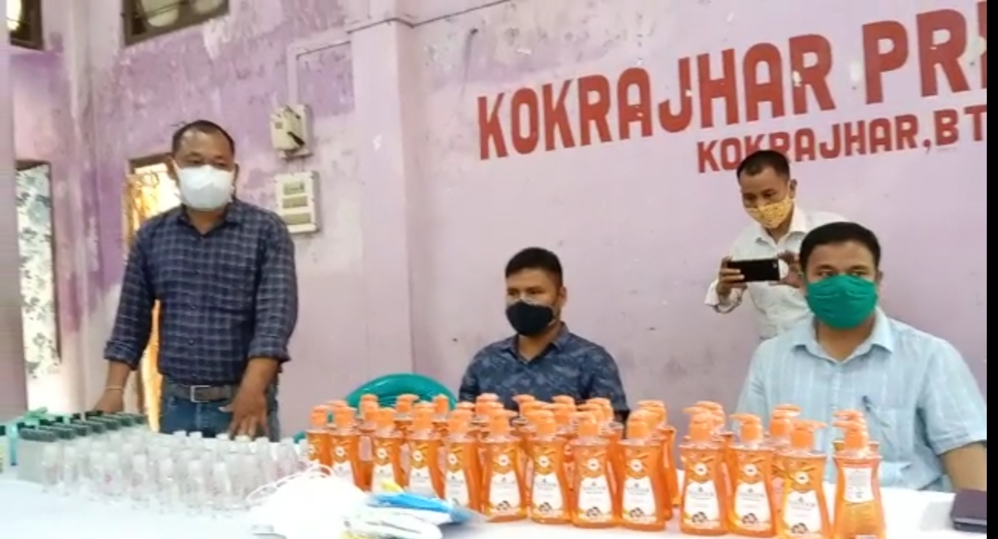 Daobaisa bodo distributed free masks and senitizers among journalists