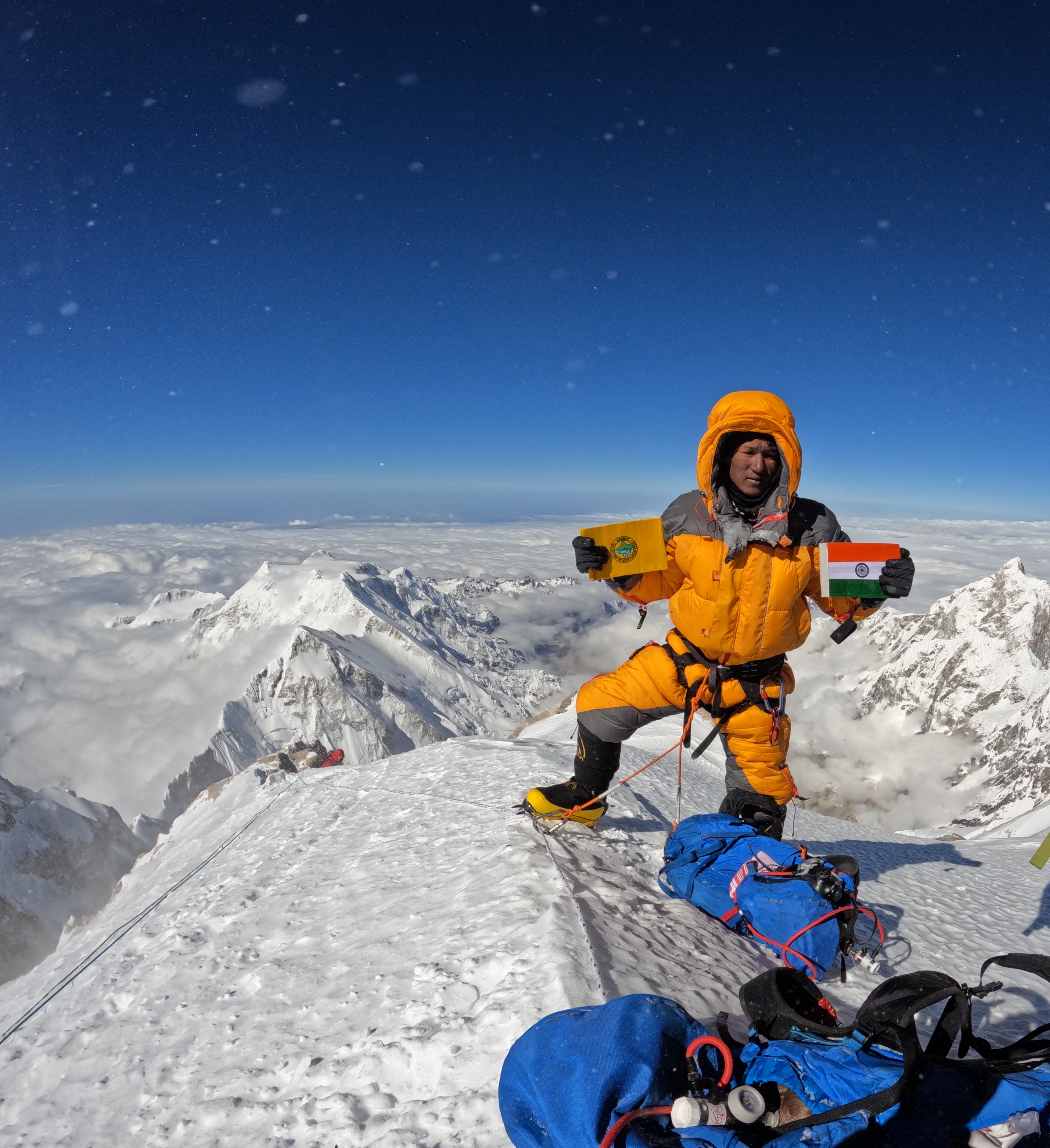 kanchanjangha summiters from assam