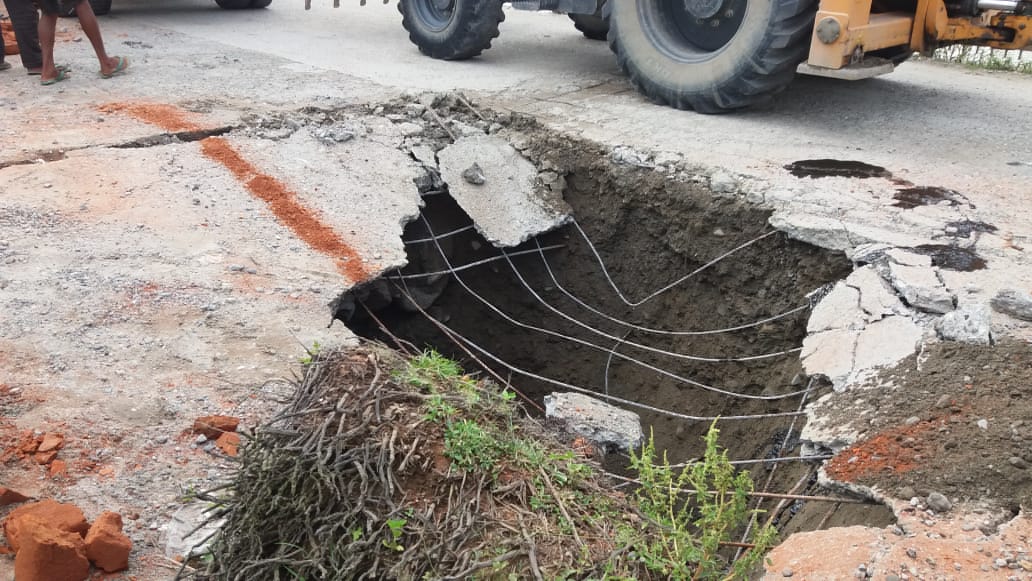 Danger Road Accident At Kumarikata Baksha