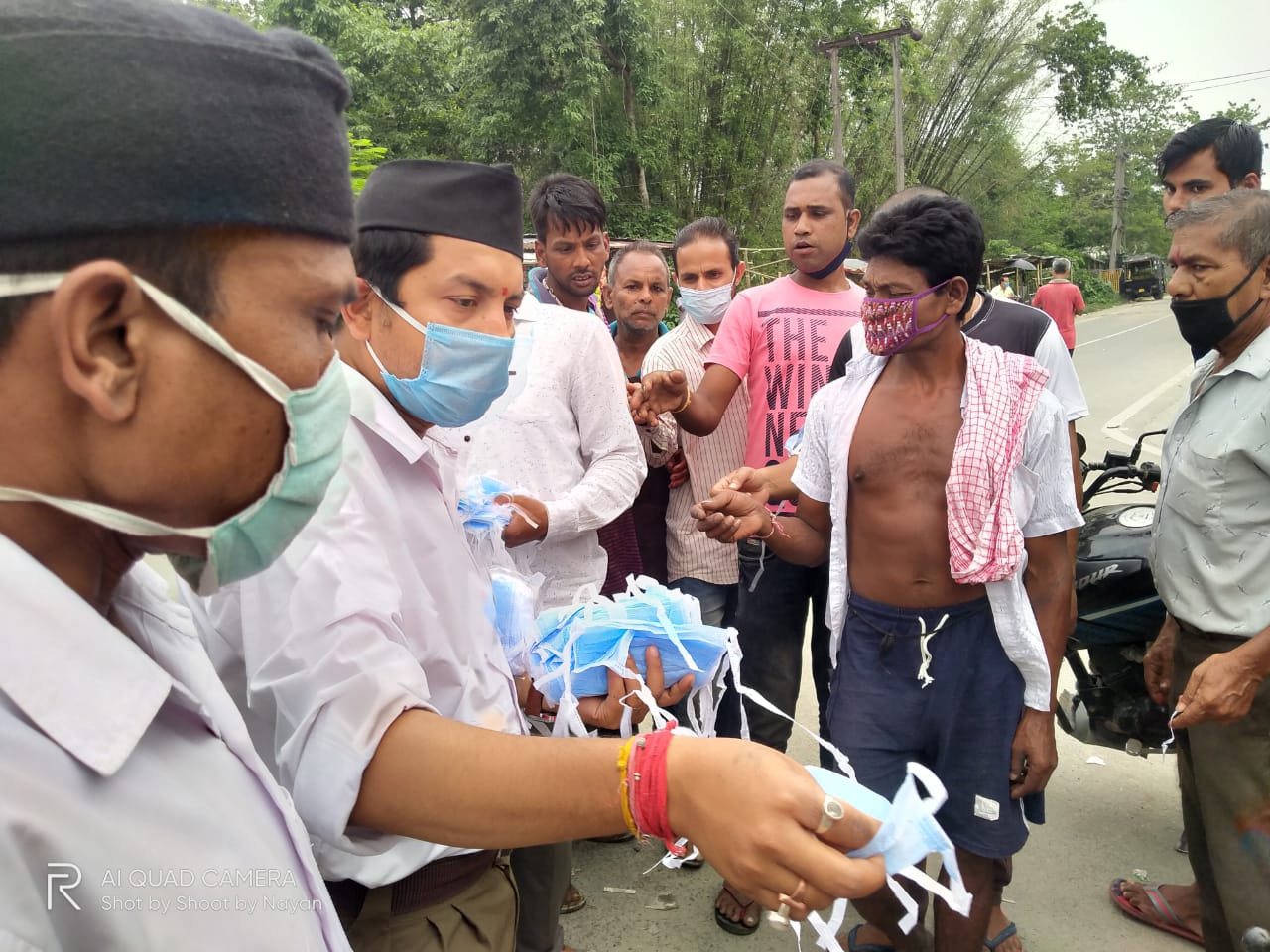 ৰাষ্ট্ৰীয় স্বয়ংসেৱক সংঘৰ উদ্যোগত মাস্ক বিতৰণ