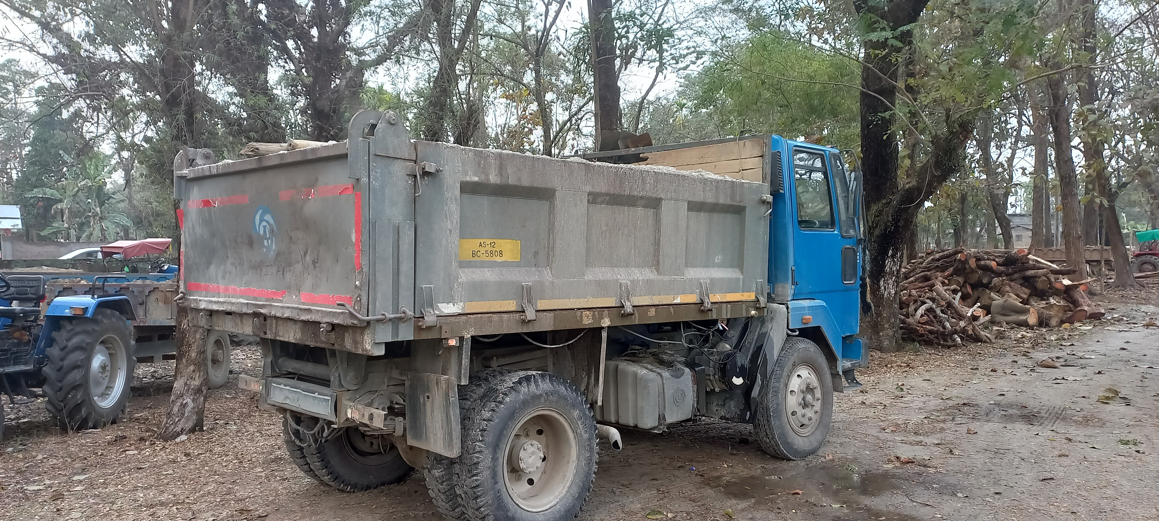 Forest Official seized dumpers and tractors carrying rock and sand illegally in Behali