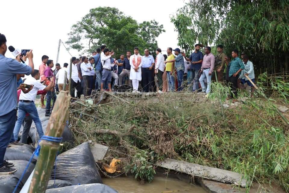 flood situation inspection minister piyush hazarika at gahpu