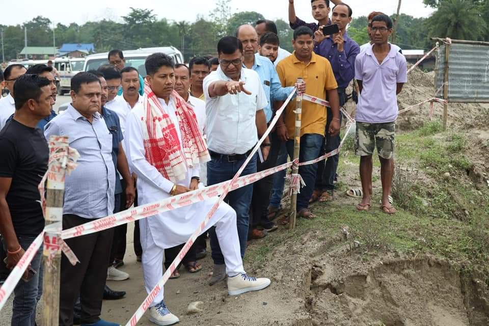 flood situation inspection minister piyush hazarika at gahpu