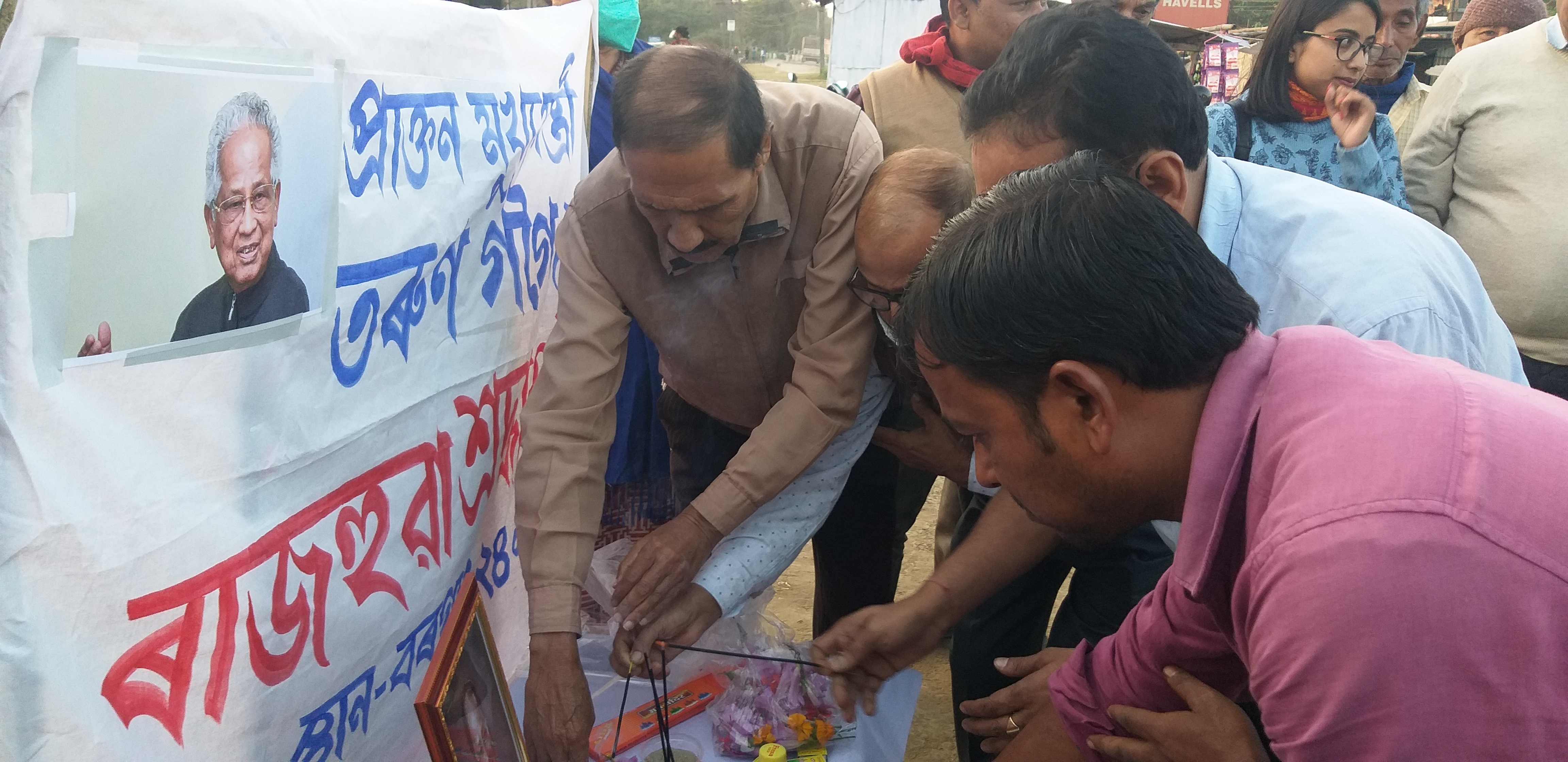 Former Chief Minister Tarun Gogoi pays homage in Bihali