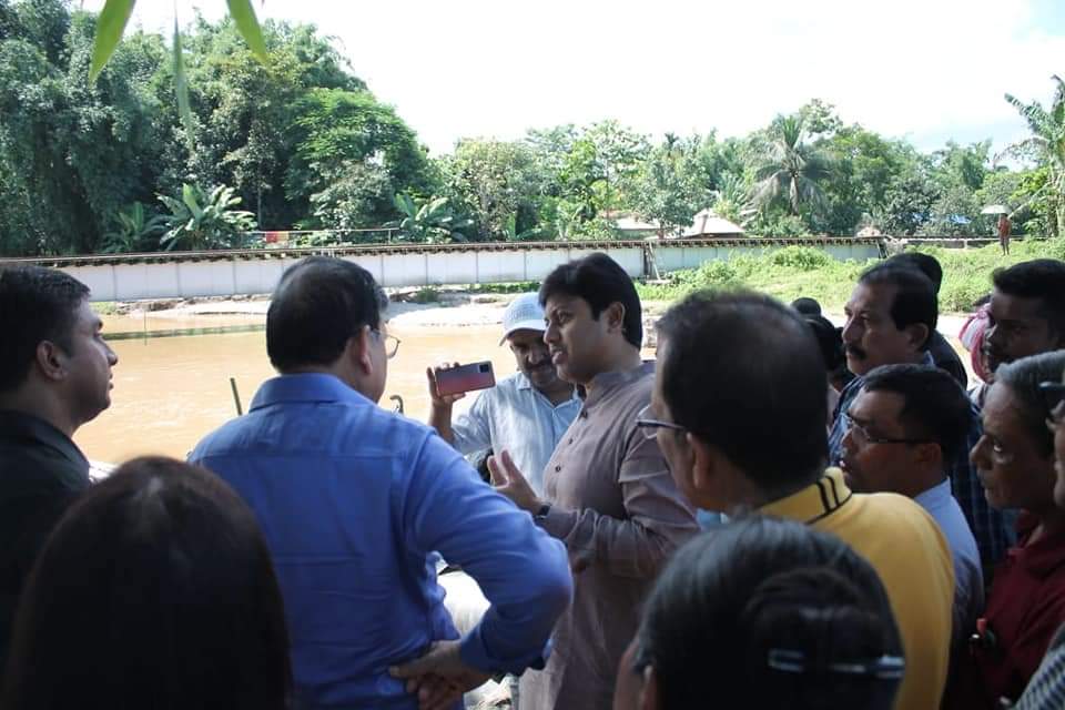 গহপুৰৰ বানপীড়িত অঞ্চল পৰিদৰ্শন সাংসদ পল্লৱ লোচন দাসৰ