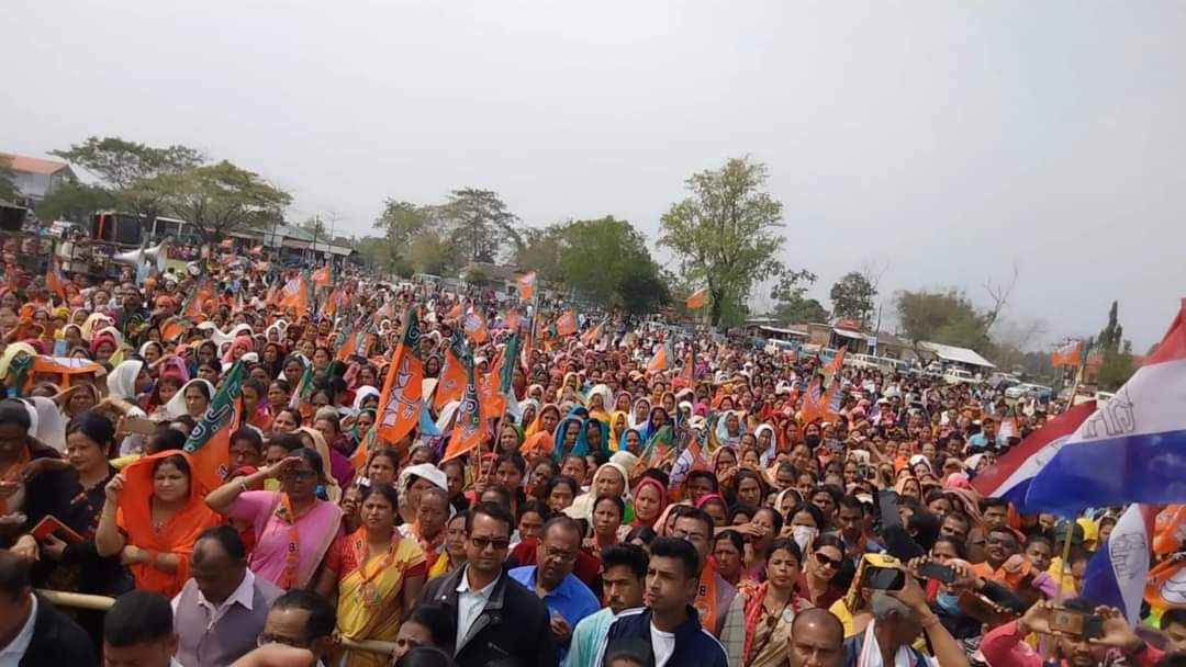 বিশ্বনাথত কেবাগৰাকী প্ৰাৰ্থীৰ মনোনয়ন পত্ৰ দাখিল