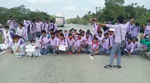 manikpur-college-student-protest