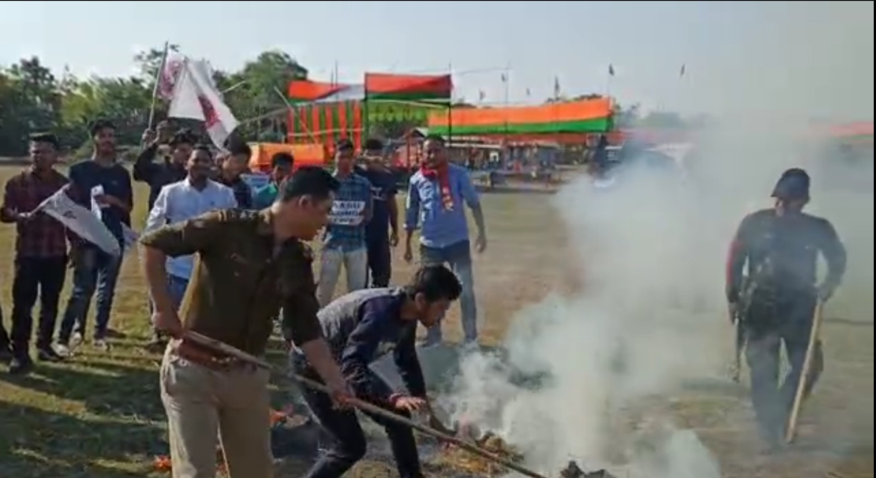 Effigy of Ranjit Das burnt at Chirang