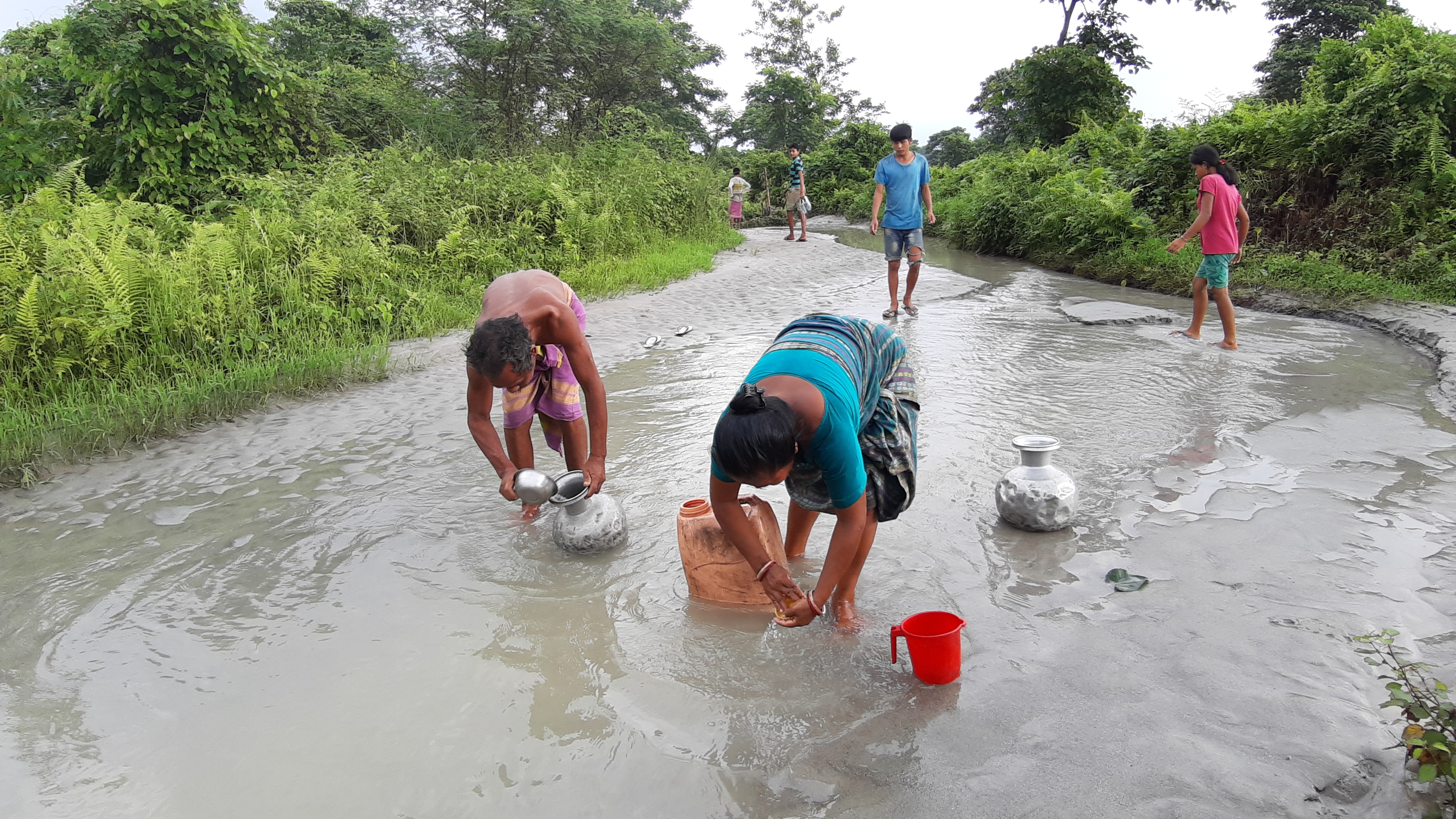 লাউক্ৰীগুৰিত বিশুদ্ধ খোৱাপানীৰ ব্যৱস্থা কৰাৰ আশ্বাস দিলে প্ৰমোদ বড়োৱে