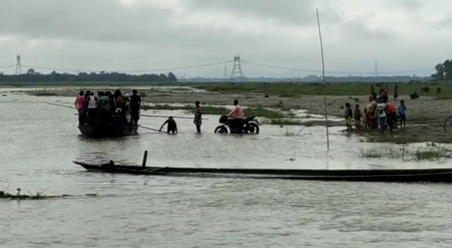 সম্প্ৰতি নাৱেই হৈ পৰিছে স্থানীয় ৰাইজৰ একমাত্ৰ সমল