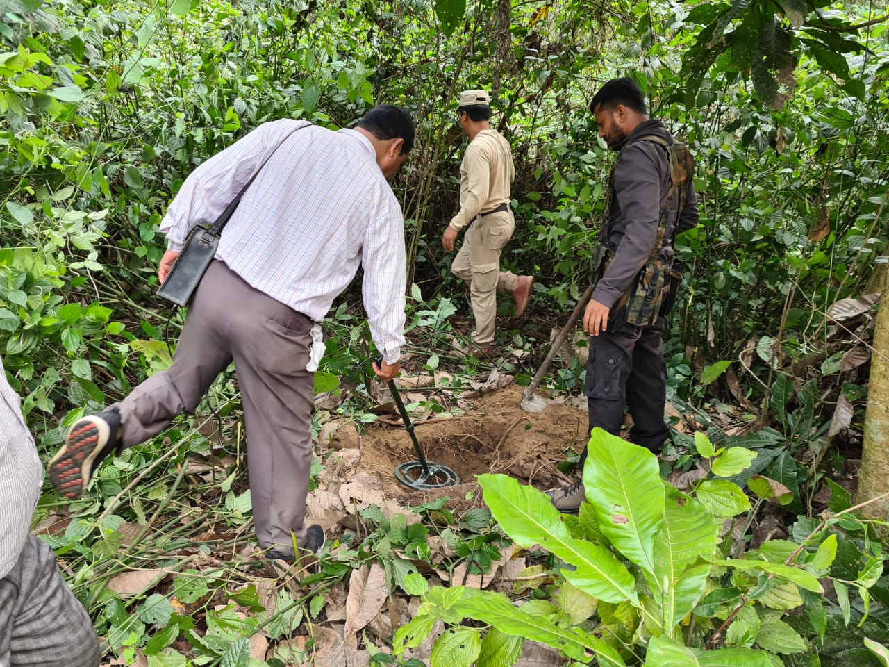 arms recovered from indo bhutan border in chirang