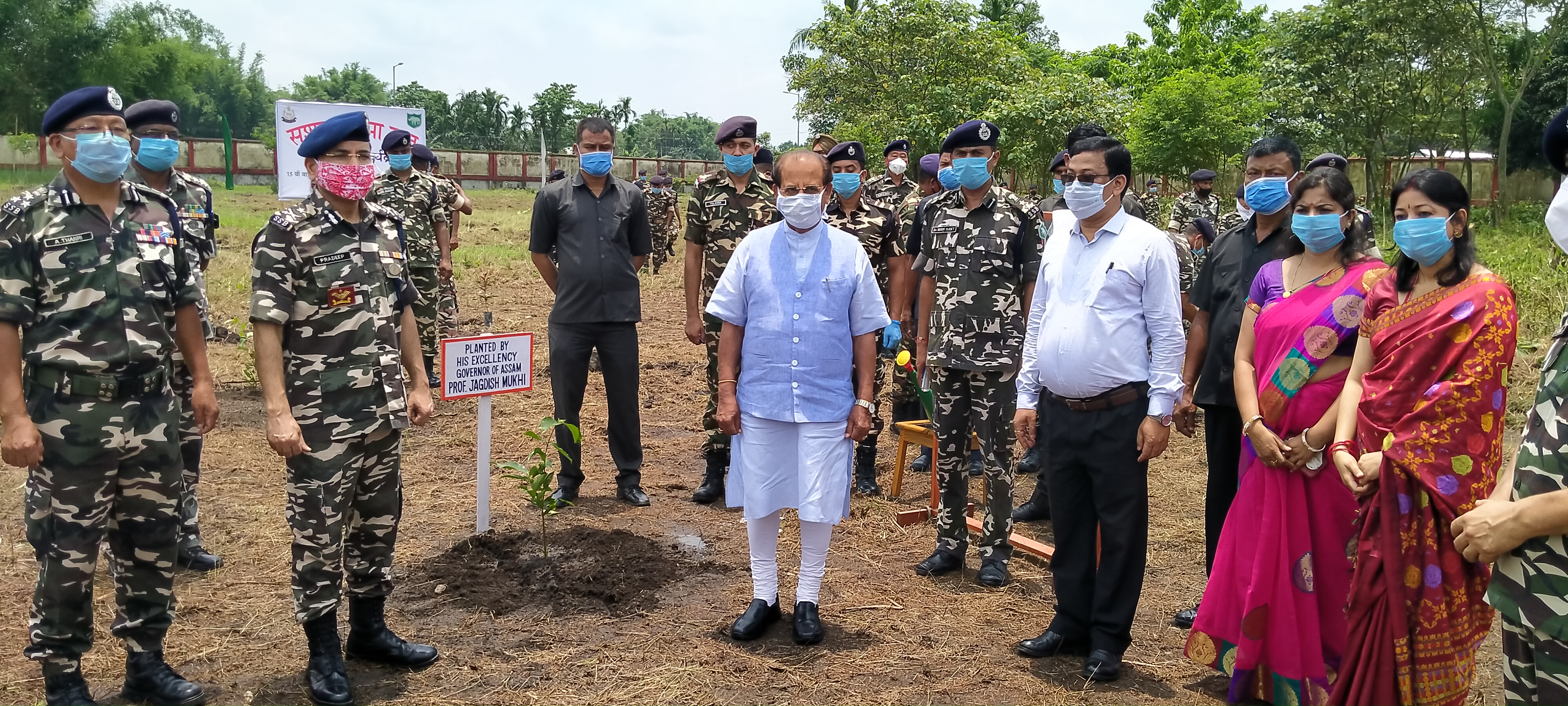 বিশ্ব পৰিৱেশ দিৱসত ৰাজ্যপালৰ দ্বাৰা গছপুলি ৰোপন