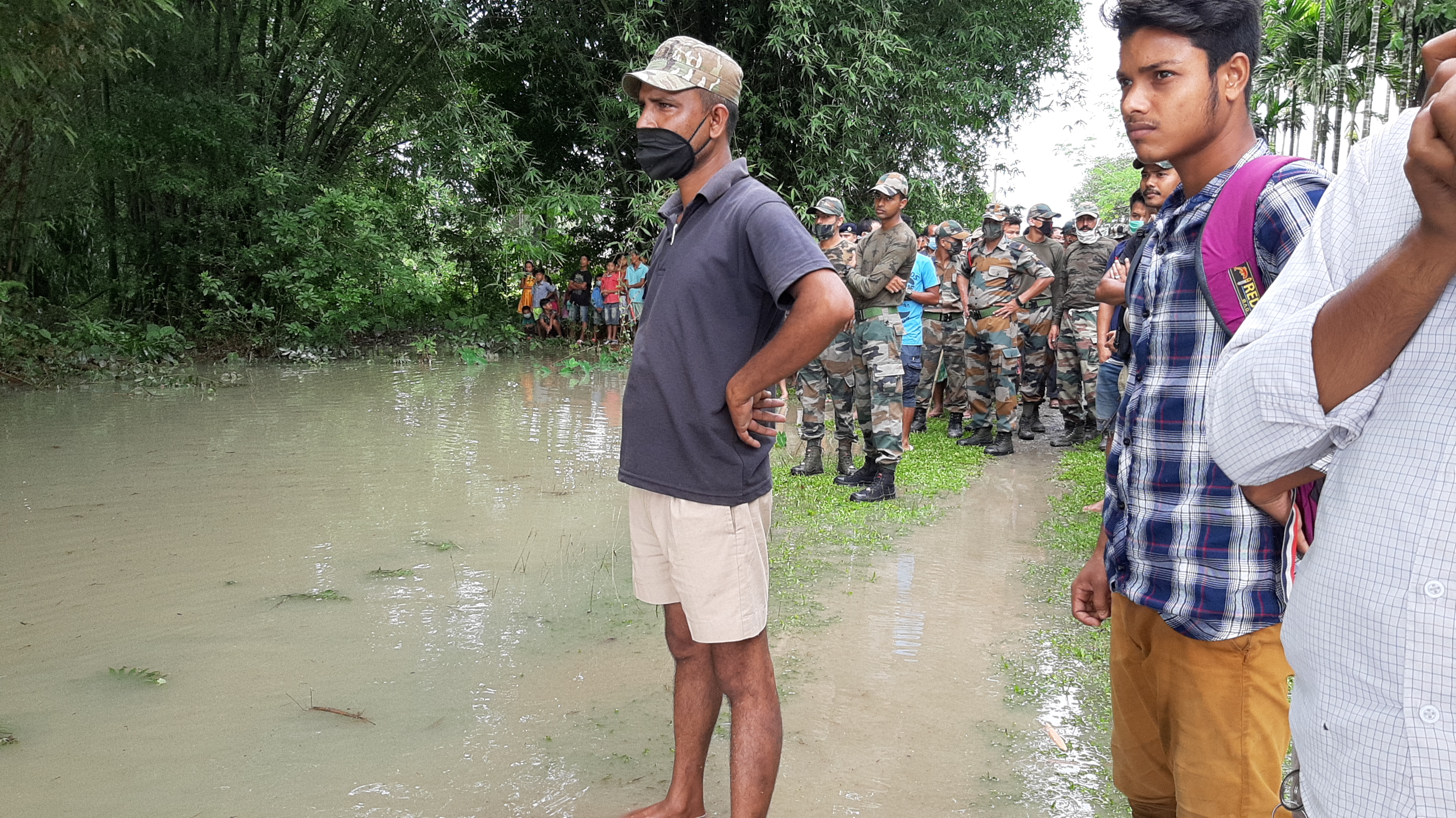 চিৰাঙত বানত আৱদ্ধ ৩৩ জনক উদ্ধাৰ এচডিআৰএফ বাহিনীৰ