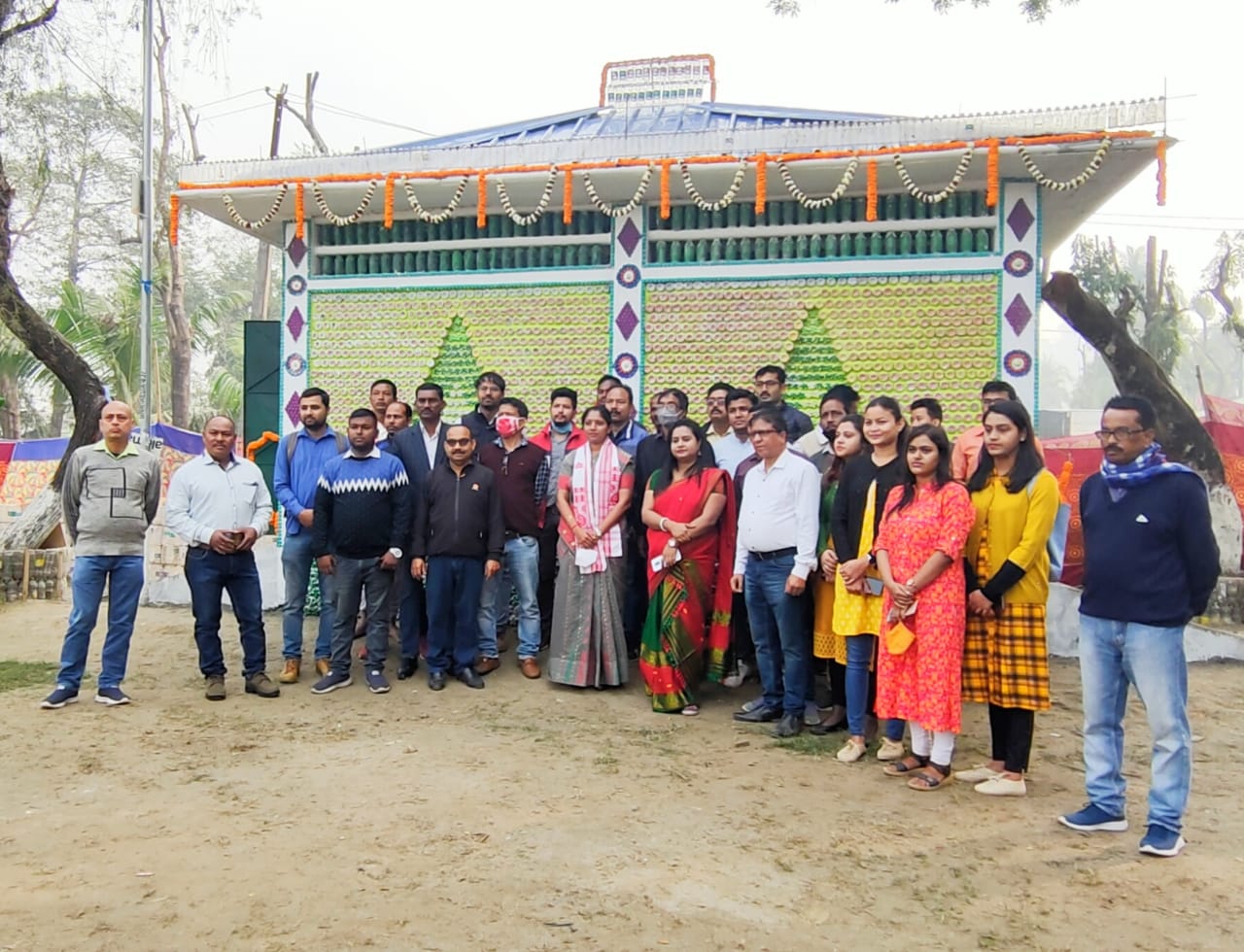 পেলনীয়া প্লাষ্টিকৰ বটলেৰে নিৰ্মিত ৰাজহুৱা শৌচাগাৰ