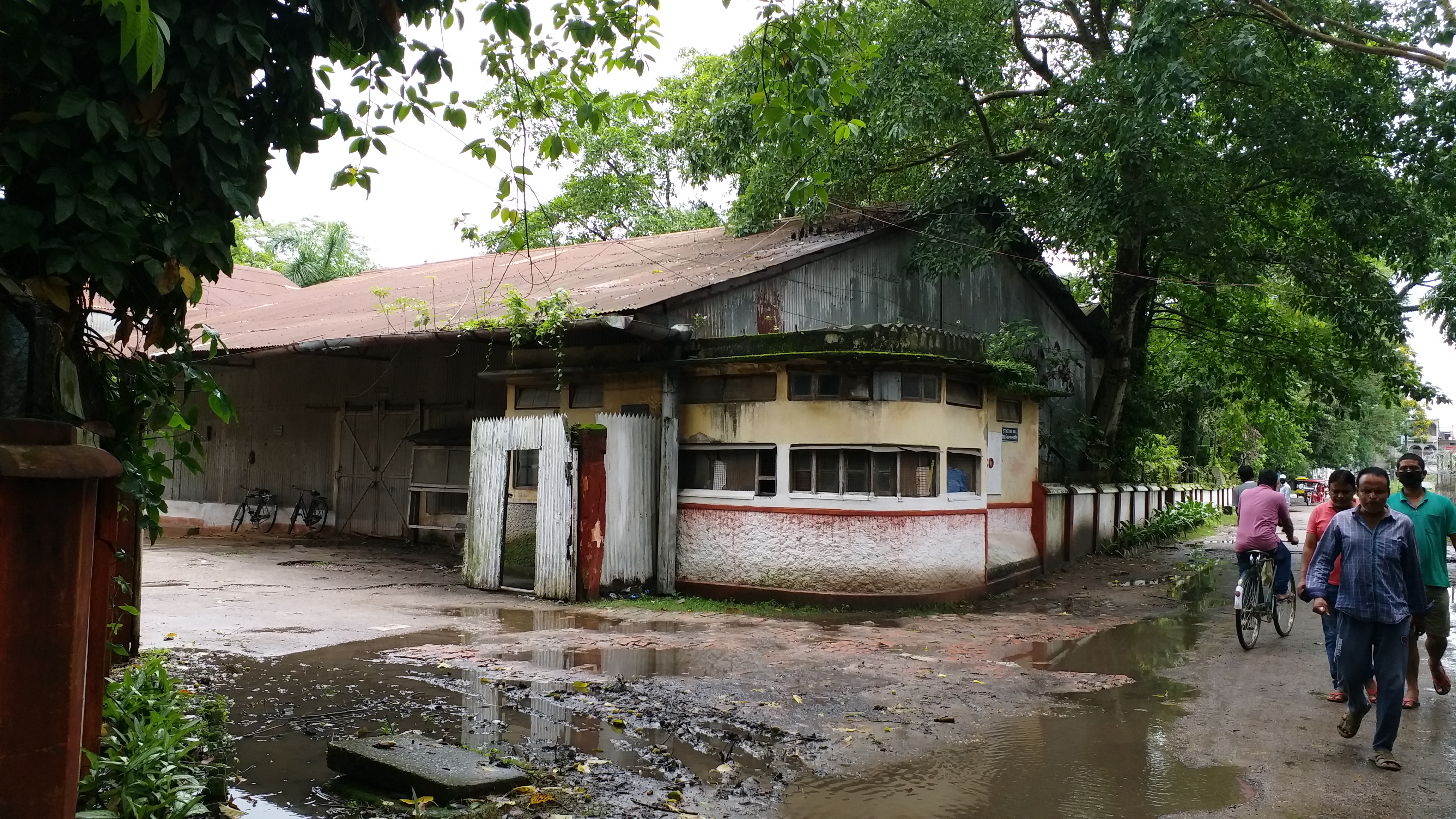 এসময়ৰ ব্যস্ততাপূৰ্ণ কাৰখানা আজি পৰিণত ভূত বাংলাত