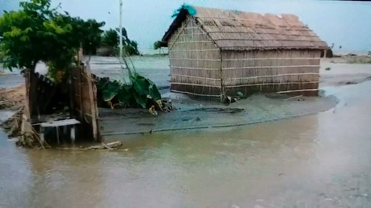 জাহ গৈছে বহু কৃষিভূমি পানীৰ তলত