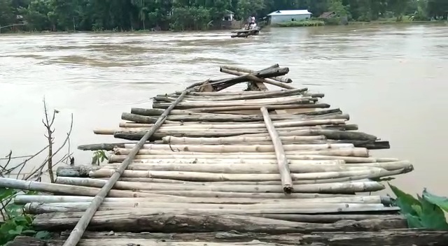 মানকাচৰৰ কালাপানী-লক্ষীশৰীফ সংযোগী বাঁহৰ সাঁকো