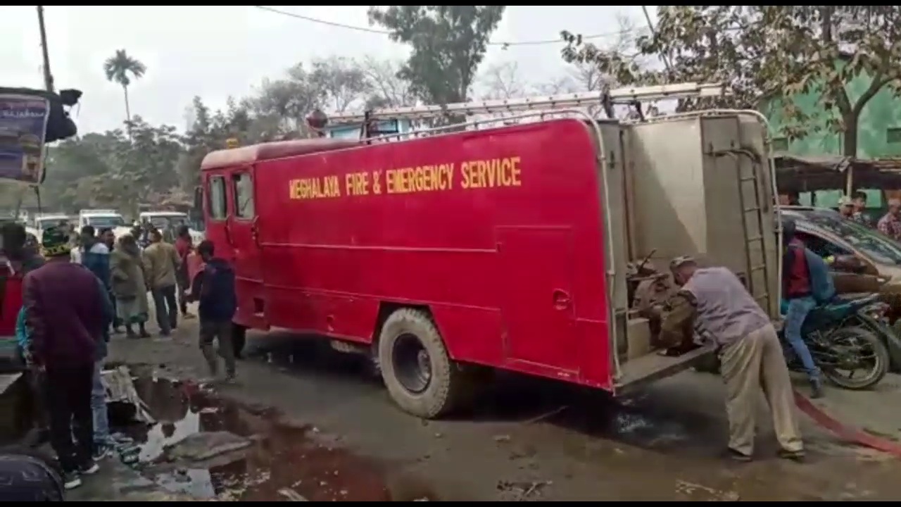 অসম-মেঘালয় সীমান্তৰ ৰাজাবালা বজাৰত ভয়াৱহ অগ্নিকাণ্ড