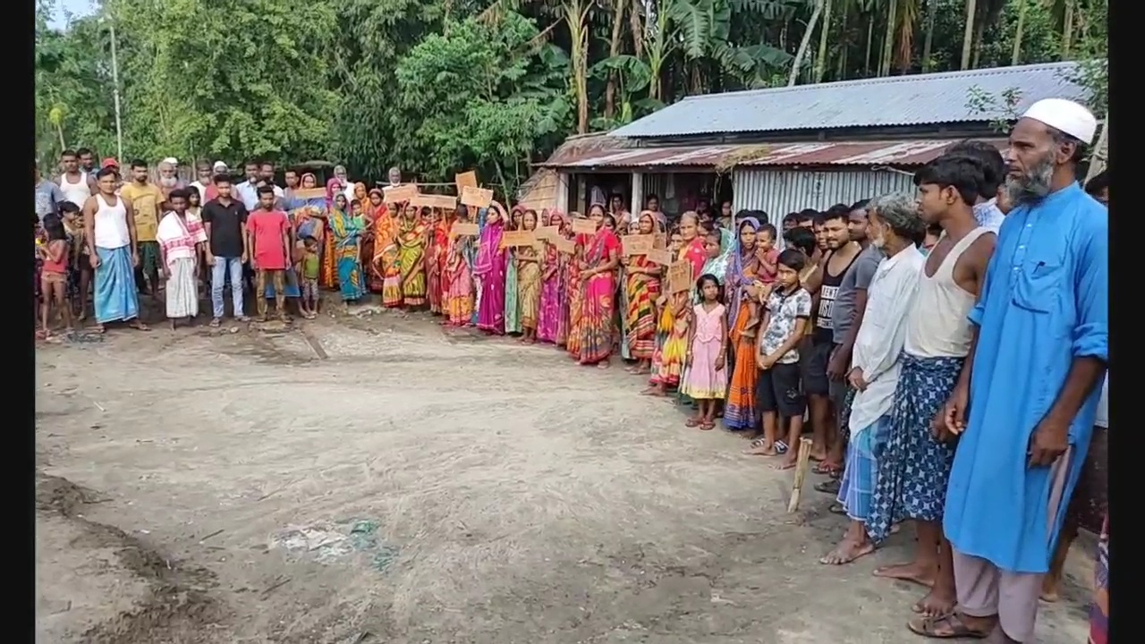 PUBLIC PROTEST  PMAY HOUSE AGINEST PANCHYAT AT DHUBURI