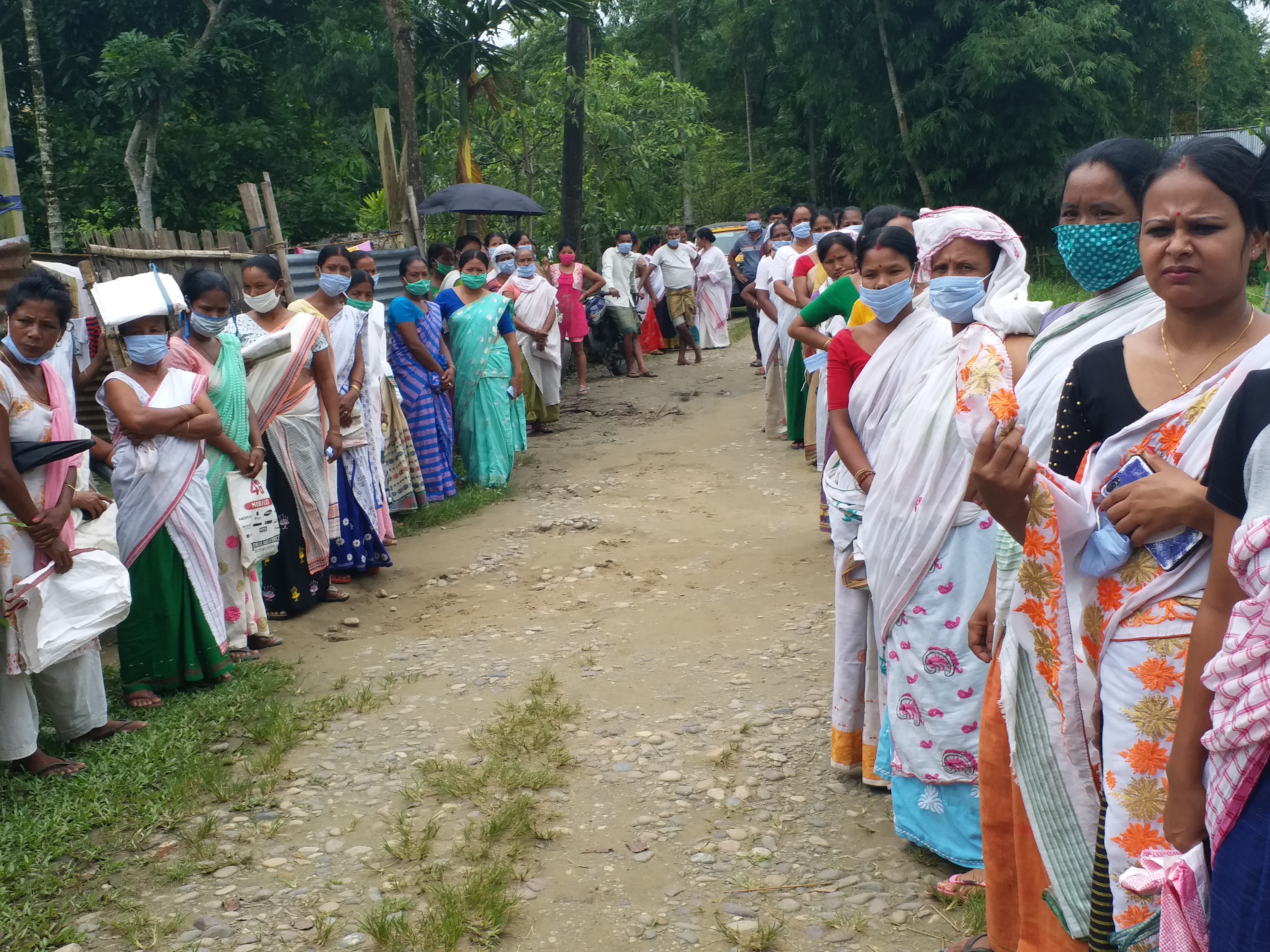 Relief distribution by aam admi party at dhemaji