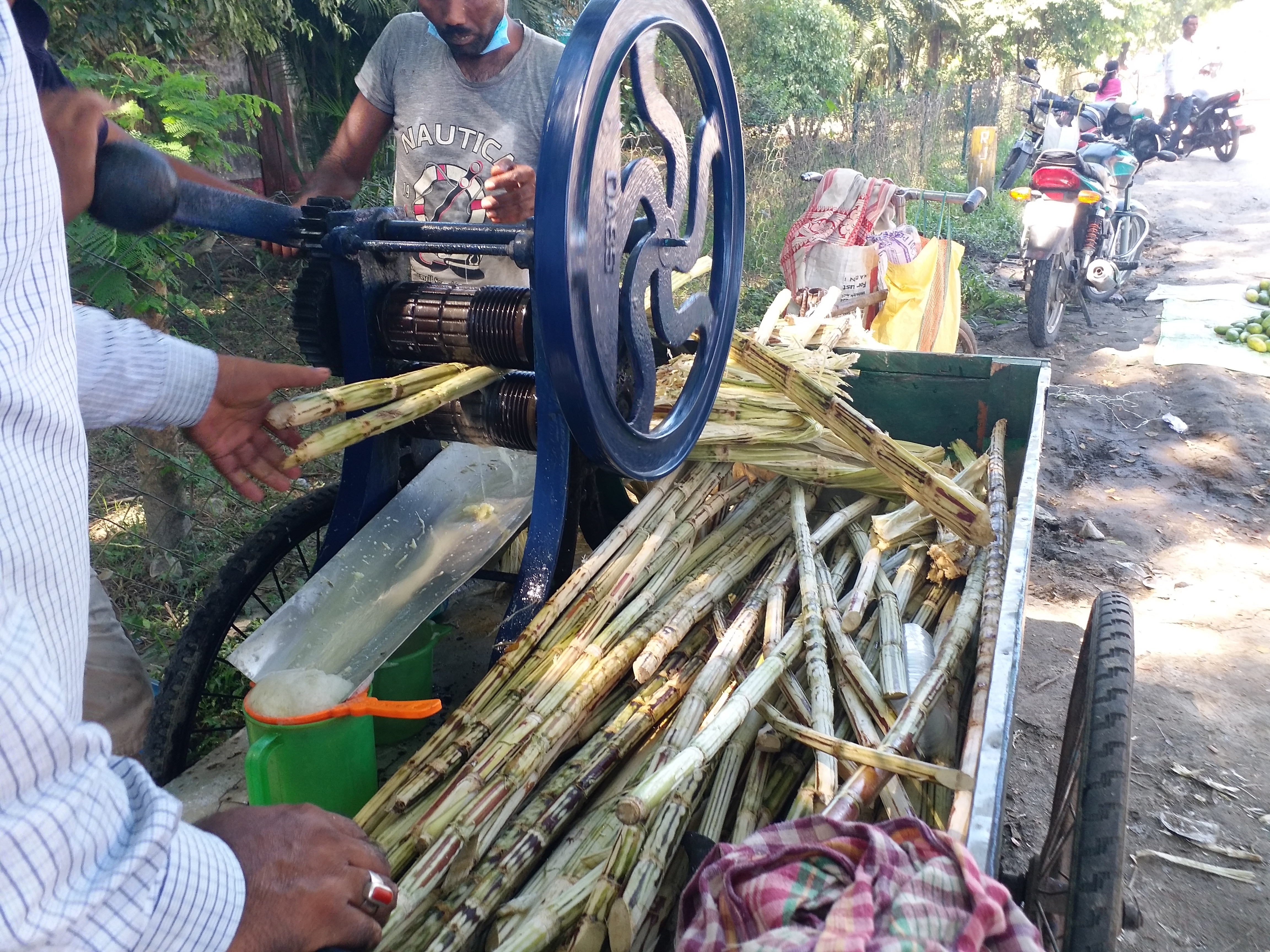 উৎকট গৰমত কুঁহিয়াৰ ৰস