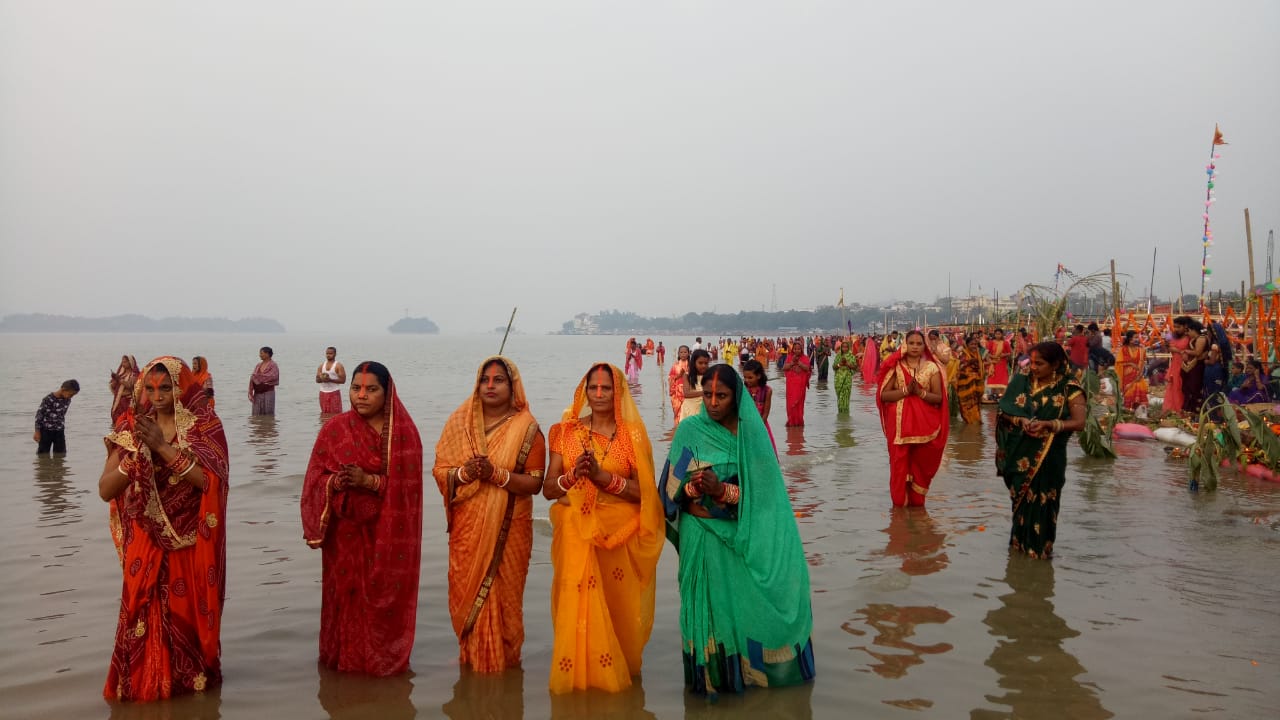 গুৱাহাটী ষট পূজা সমিতিৰ উদ্যাগত অনুষ্ঠিত ষট পূজাৰ সামৰণি