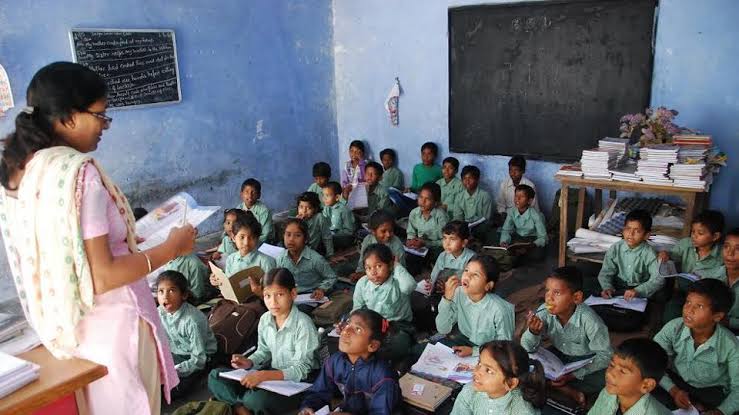 অসমত লক্ষাধিক অপ্রশিক্ষিত শিক্ষকে পাঠদান কৰি আছে বিদ্যালয়ত