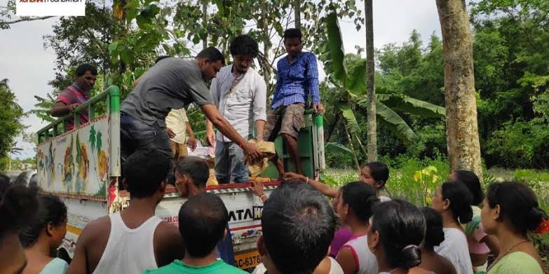 সাহায্য সামগ্ৰী বিতৰণ