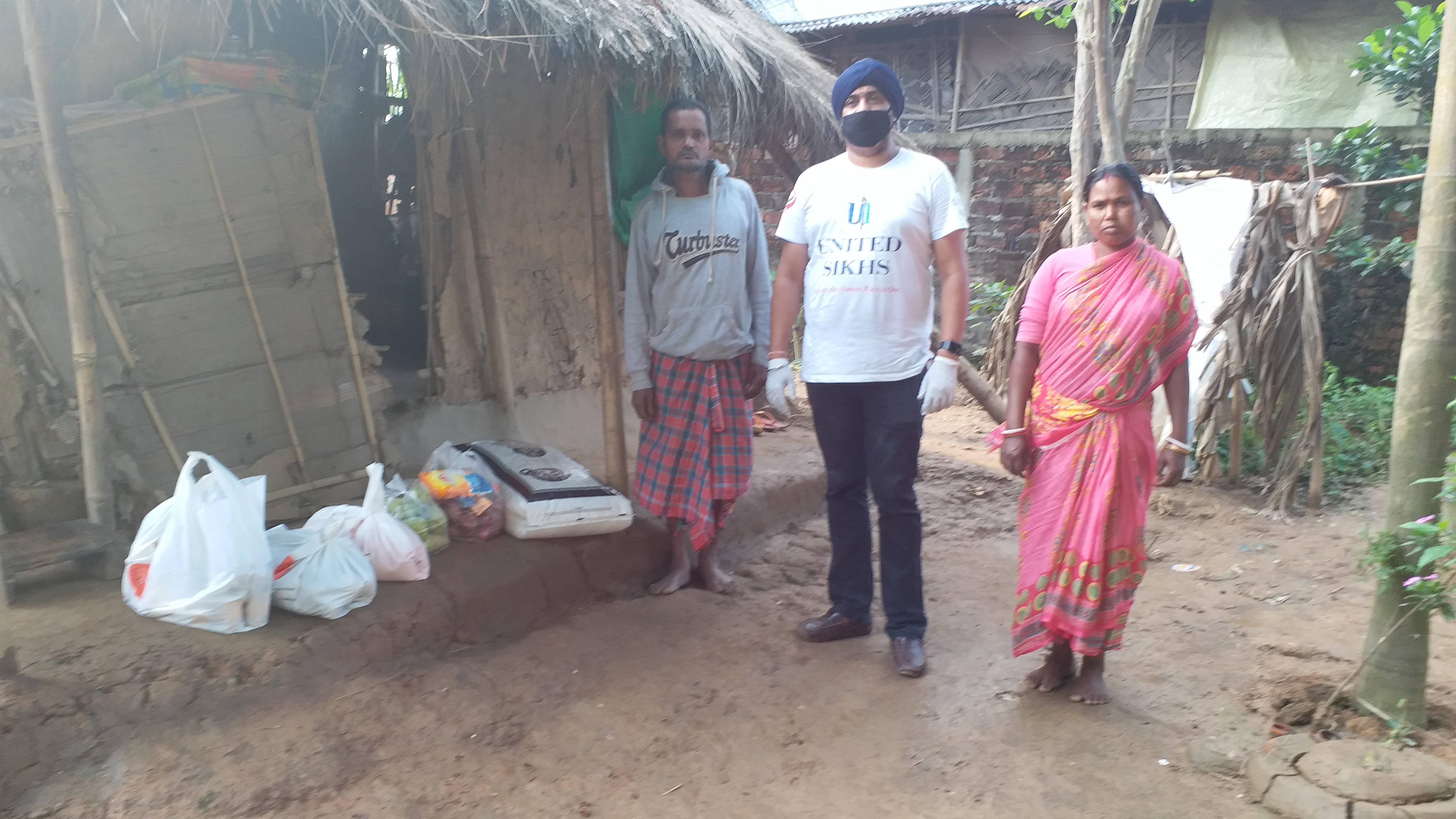 দৰিদ্ৰ পৰিয়াললৈ সহায়ৰ হাত ইউনাইটেড শিখ সংস্থাৰ