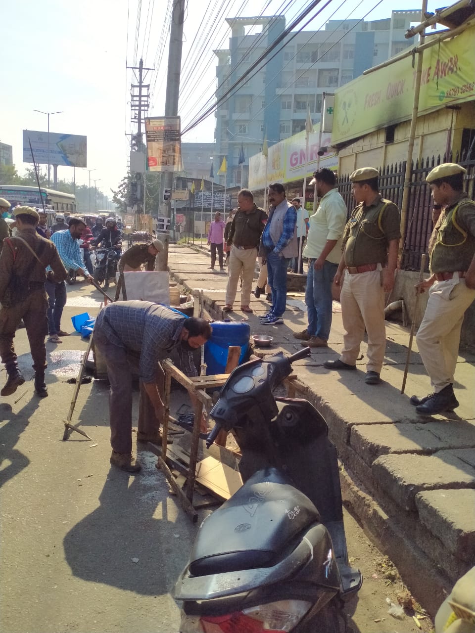 GMC evicted unhygienic and unathorised fish and meat shop