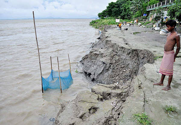 ভয়াৱহ সংকট: আঠ বছৰত খহনীয়াত জাহ গ'ল ৰাজ্যৰ ১৪ লাখ বিঘা ভূমি