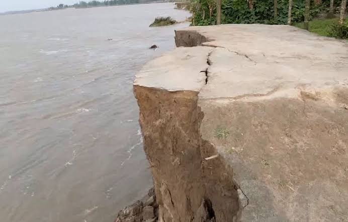 ভয়াৱহ সংকট: আঠ বছৰত খহনীয়াত জাহ গ'ল ৰাজ্যৰ ১৪ লাখ বিঘা ভূমি