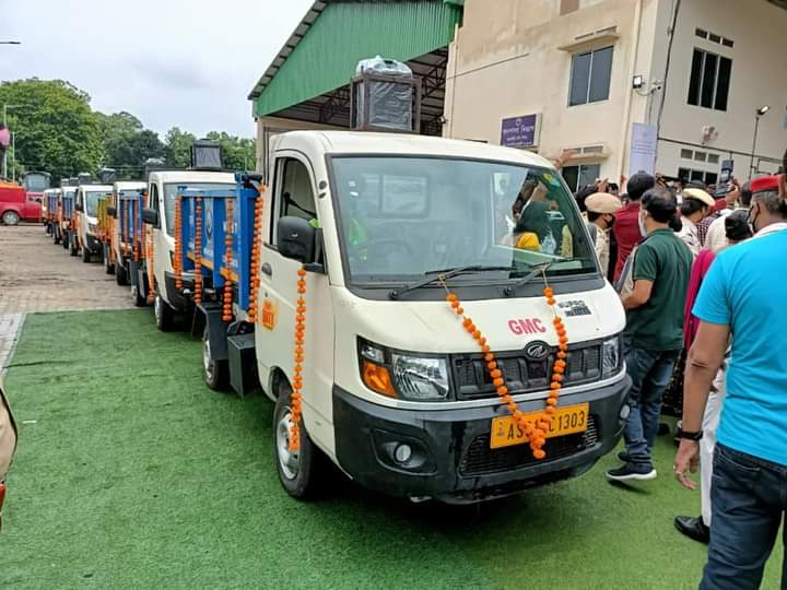 Chief Minister distributes garbage disposal vehicles
