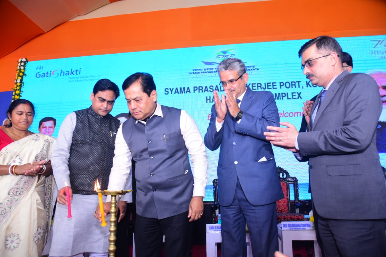 sarbananda-sonowal-flags-off-maiden-voyage-of-shipment-of-steel-from-haldia-to-pandu