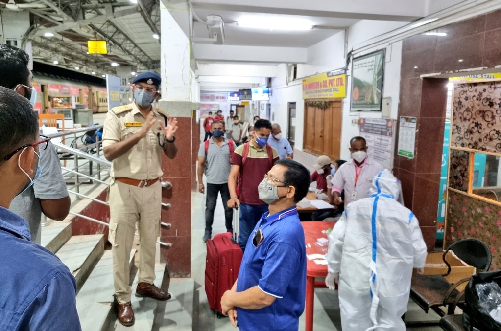 covid test mandatory at airport and railway stations even after two jab