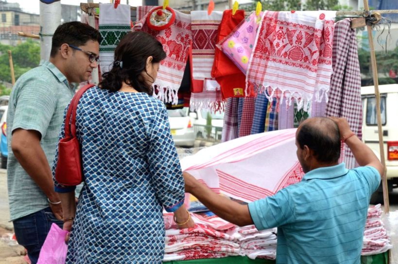 থলুৱা পিঠা-পনা, গামোচাৰে ভৰি পৰিছে মহানগৰ