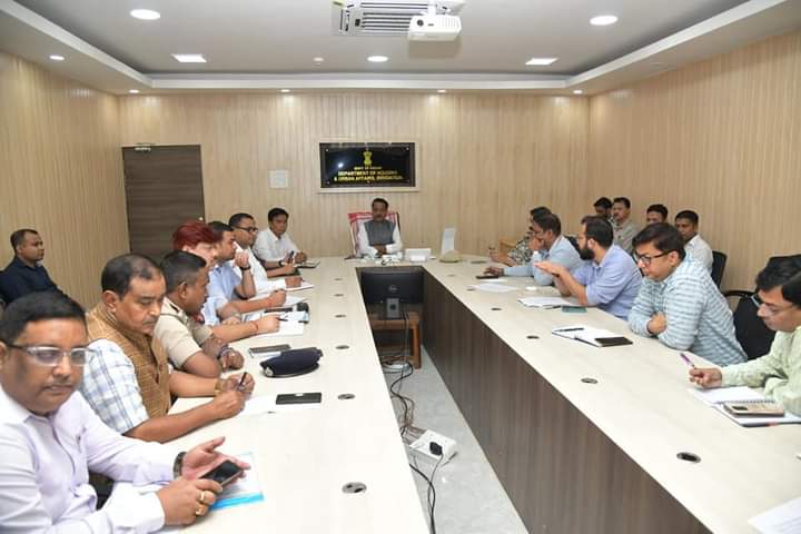 Minister Ashok Singhal holds an important meeting at Janata Bhawan