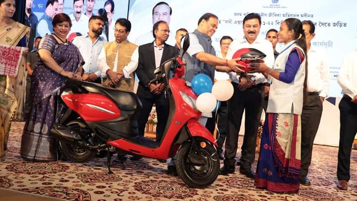 Assam CM distribution of 6670 numbers of two wheelers