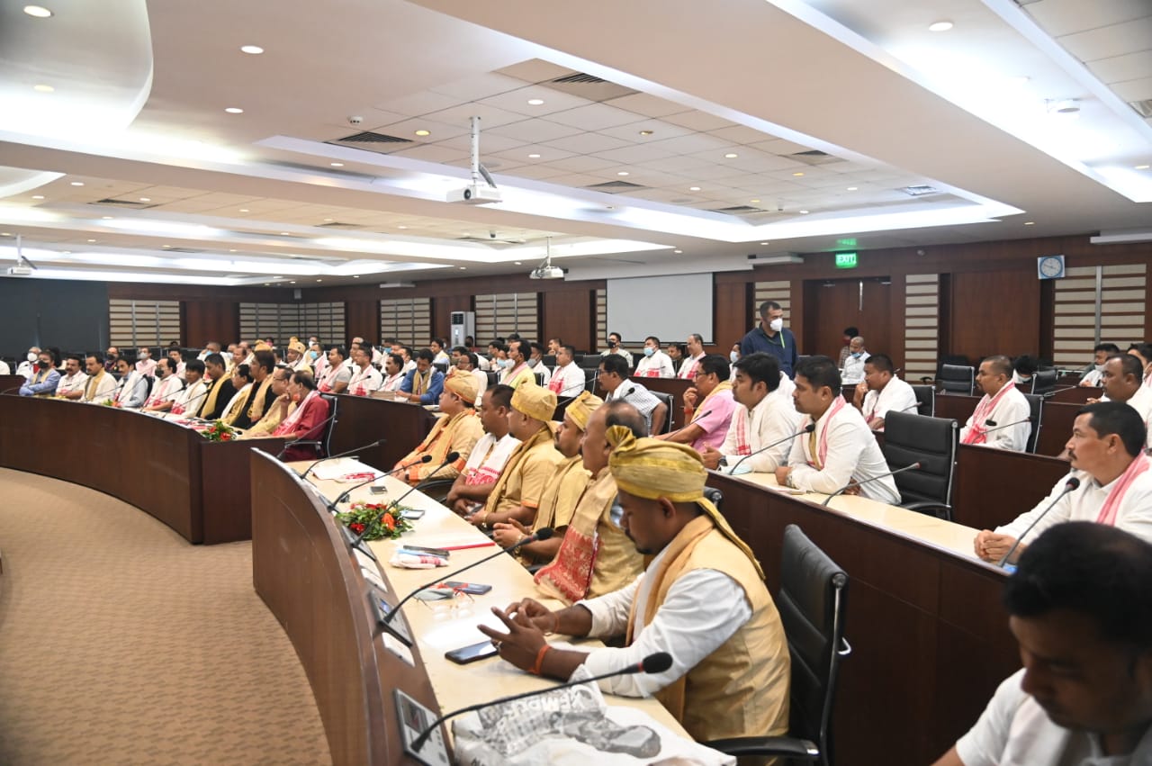 cm-himanta-biswa-sarma-meeting-with-tai-ahom-matak-community-representatives