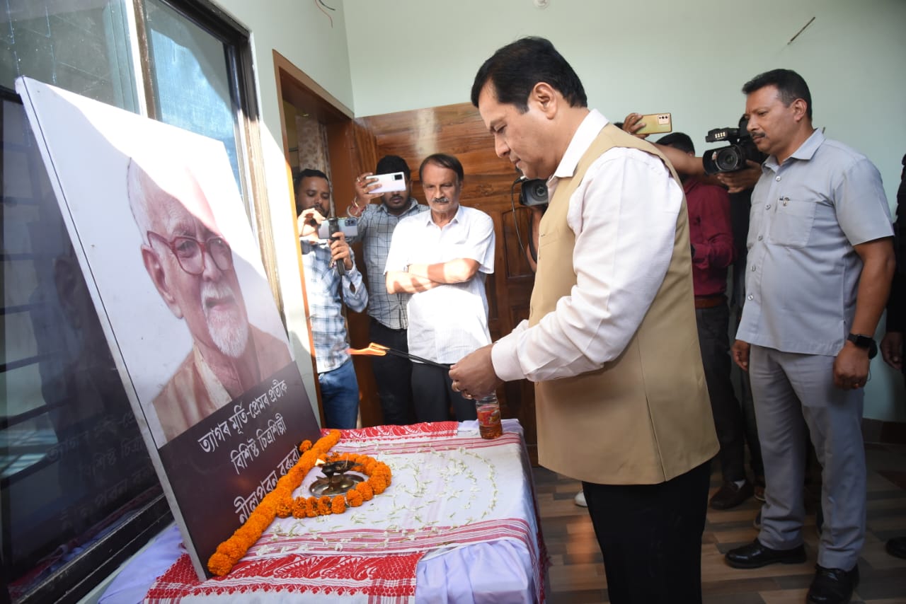 Union Minister Sarbanand Sonwal at residences of late Neel Pawan Baruah and Nipon Goswami